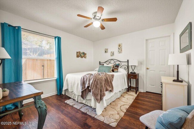 Building Photo - 86198 Meadowwood Dr