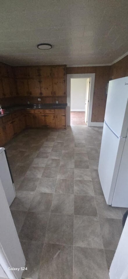 Building Photo - 2111 Sansom Ave