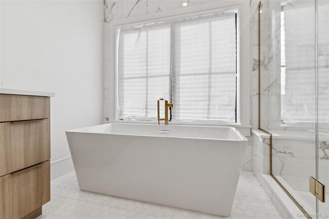 Building Photo - 4 Margareta Ct