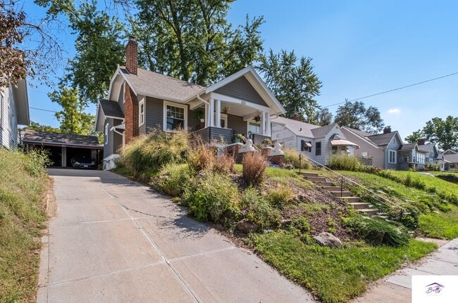 Building Photo - RENTAL PENDING!