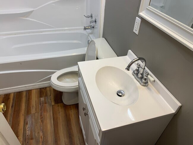 Building Photo - 1130 N 13th Ave