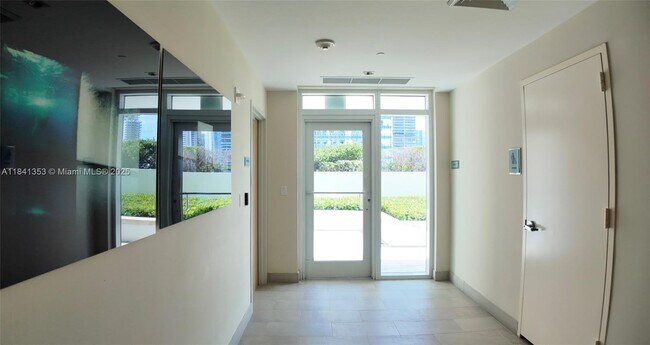 Building Photo - 950 Brickell Bay Dr