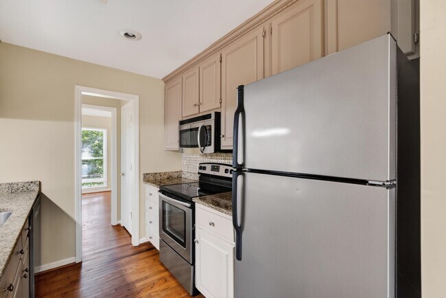 Building Photo - 1050 Cupp Ln