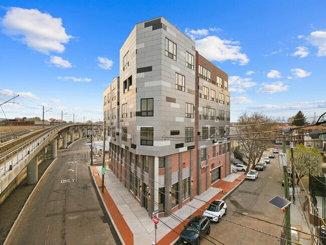 Building Photo - 17 Ave E