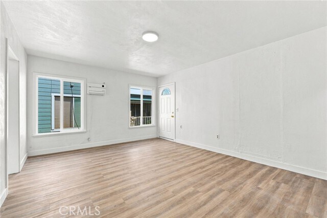 Building Photo - 1613 E 6th St