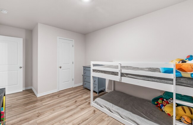 Building Photo - Rental Listing – London ISD