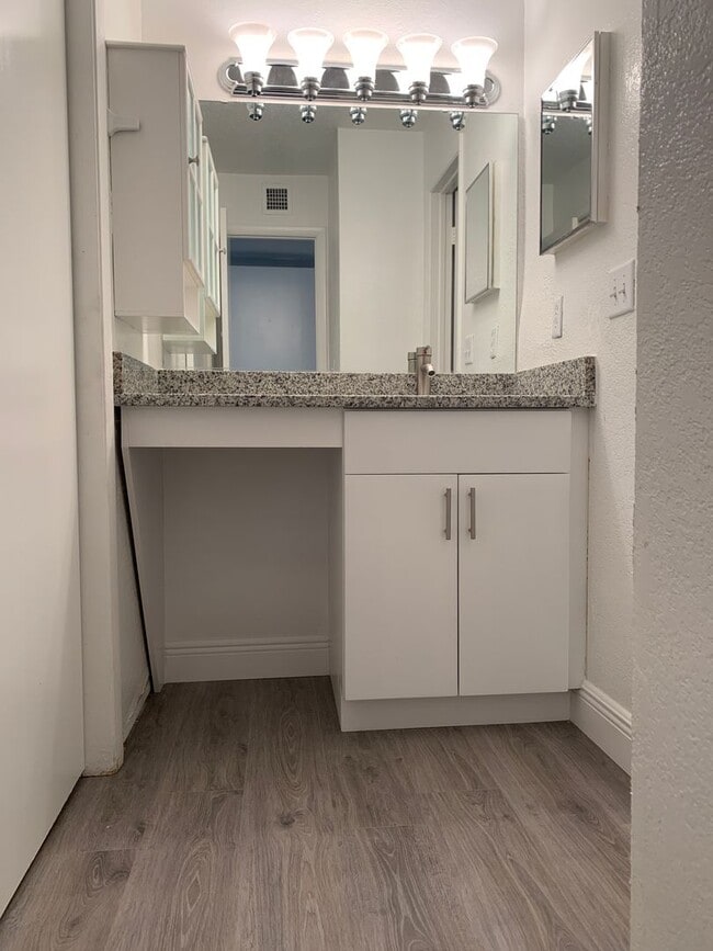 Building Photo - FOR RENT!!! SPACIOUS 3 BEDROOM 2 BATHROOM ...