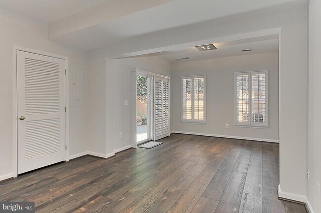 Building Photo - 5120 Grimm Dr