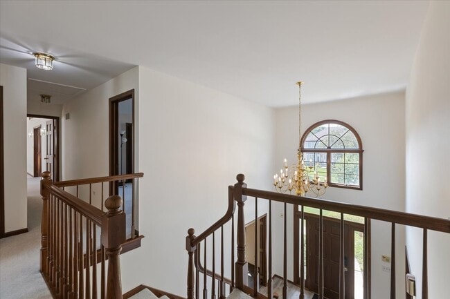 Building Photo - 1055 Knollwood Ln