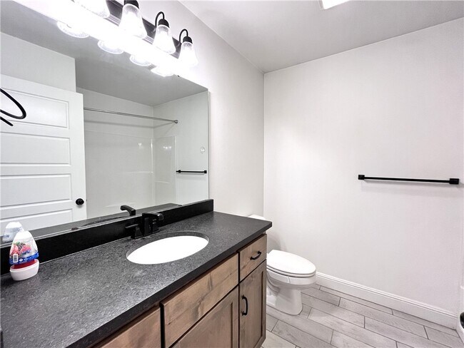 Building Photo - 5909 NW Reynolds St