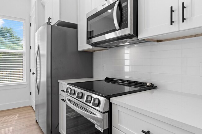 Building Photo - 9437 Pembrook St