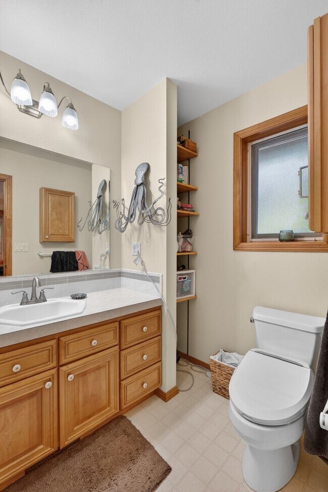 Building Photo - Coastal Elegance Near Sunrise Beach: Luxury 3BR/2.5BA Gig Harbor Home