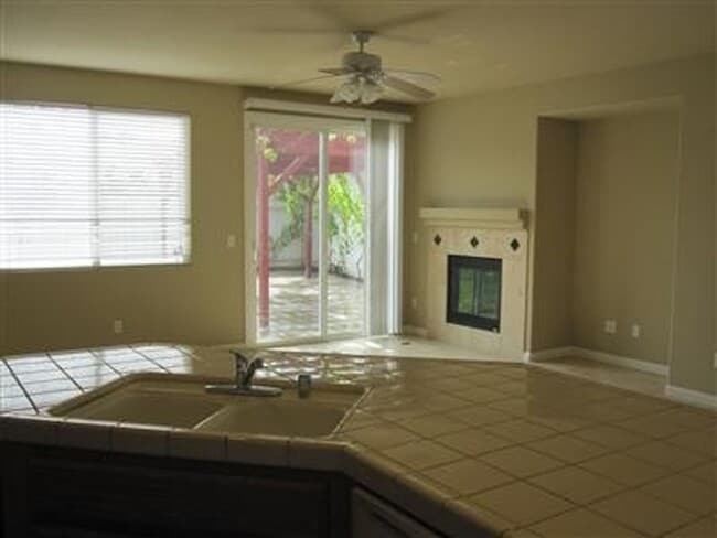 Building Photo - Beautiful Home!  4 bedrooms 2bath.