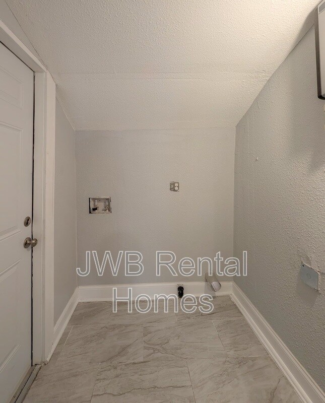 Building Photo - 2002 W 15th St