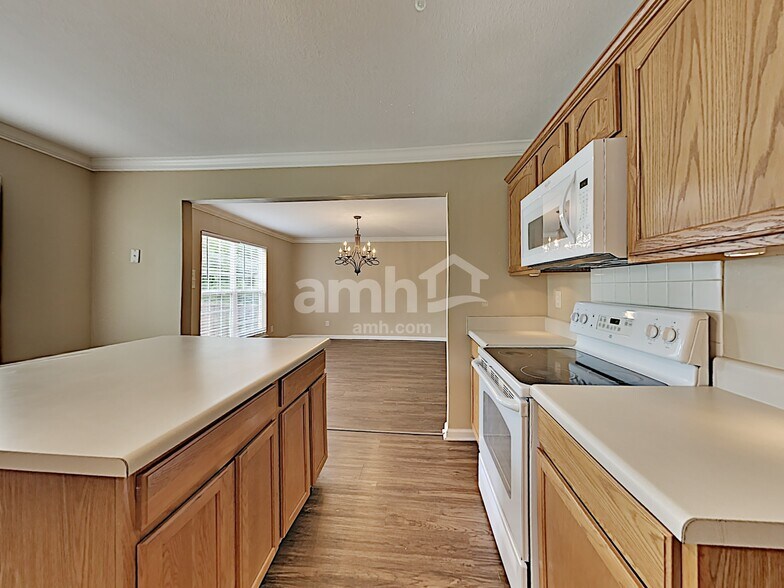 Building Photo - 4301 Aylesbury Dr