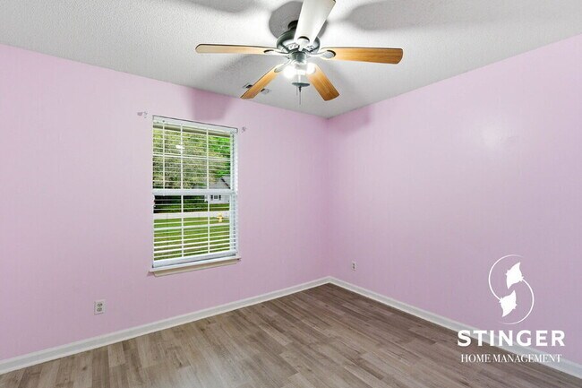 Building Photo - 12 Robin Way