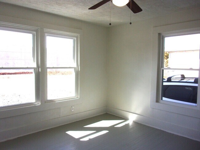 Building Photo - Fully Renovated 3 Bedroom 1 Bath Home