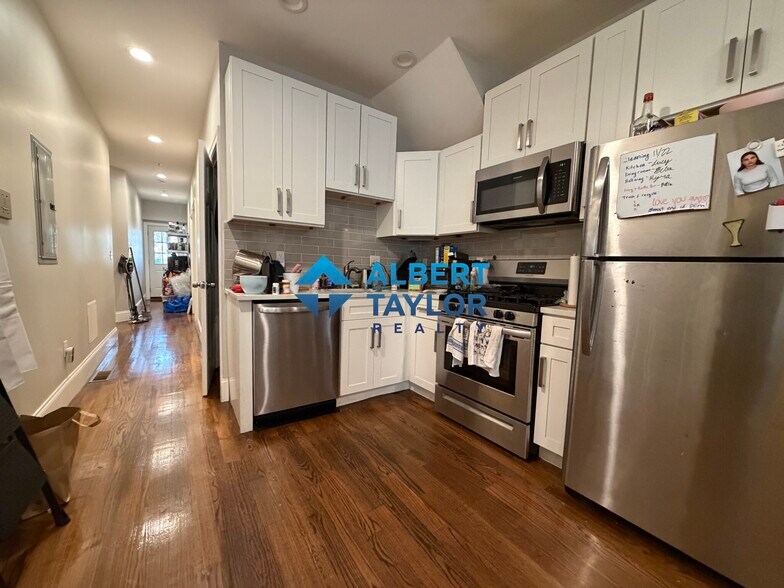 Building Photo - 92 Calumet St