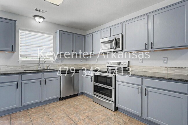 Building Photo - 3705 SW Hansom Loop
