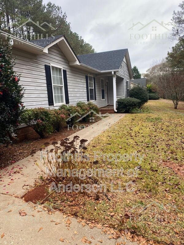 Building Photo - 307 Green Forest Dr