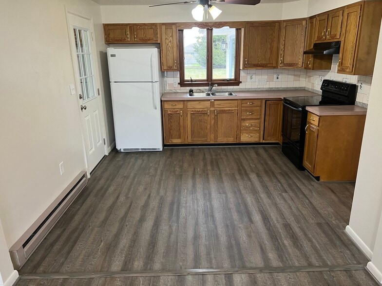 KItchen - 49980 N Park Cir