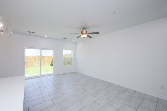 Building Photo - 9921 Bijan Dr