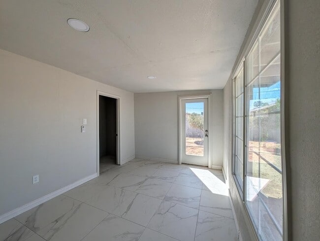 Building Photo - 13208 W Tuckey Ln