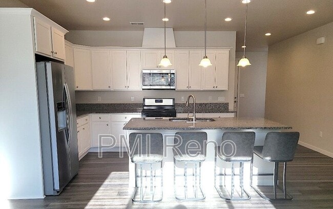 Building Photo - 1520 Golf Ct