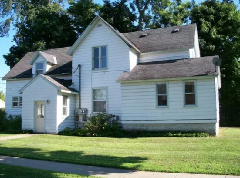 Primary Photo - 101 Cottage St