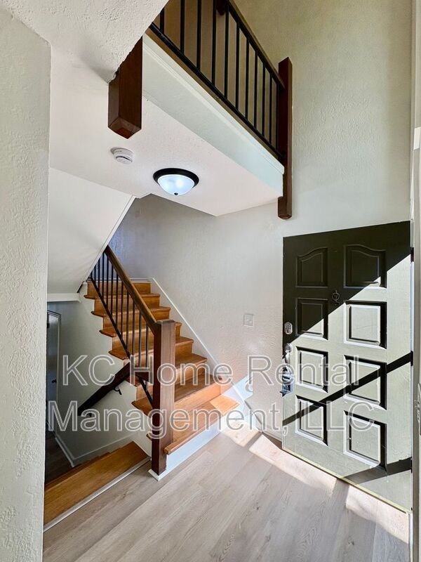 Building Photo - 10205 CedarBrooke Ln