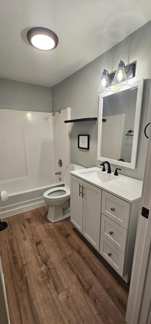 Building Photo - Rent: $2k per month - 2 bed, 1 bath