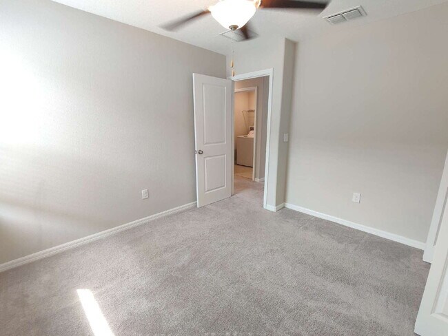 Building Photo - 7127 Samuel Ivy Dr