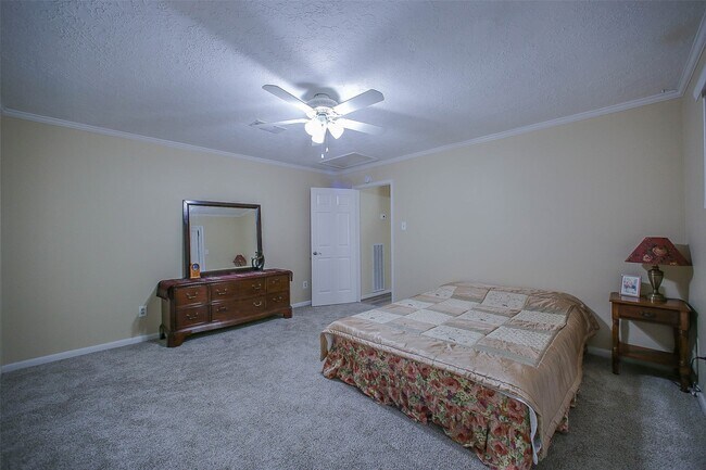 Building Photo - 9511 Sharpcrest St