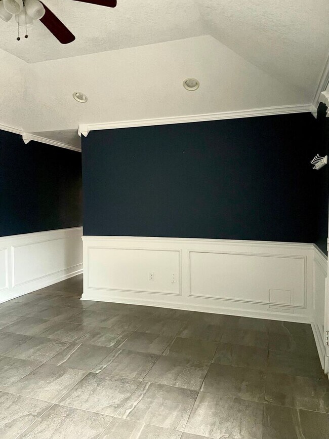 Building Photo - FALL MOVE-IN SPECIAL: 50% OFF 1st FULL MONTH'S RENT!**