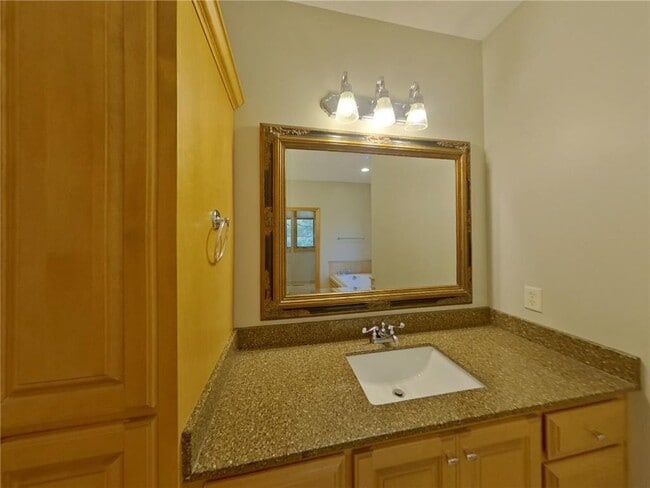 Building Photo - 1202 Adrian Dr