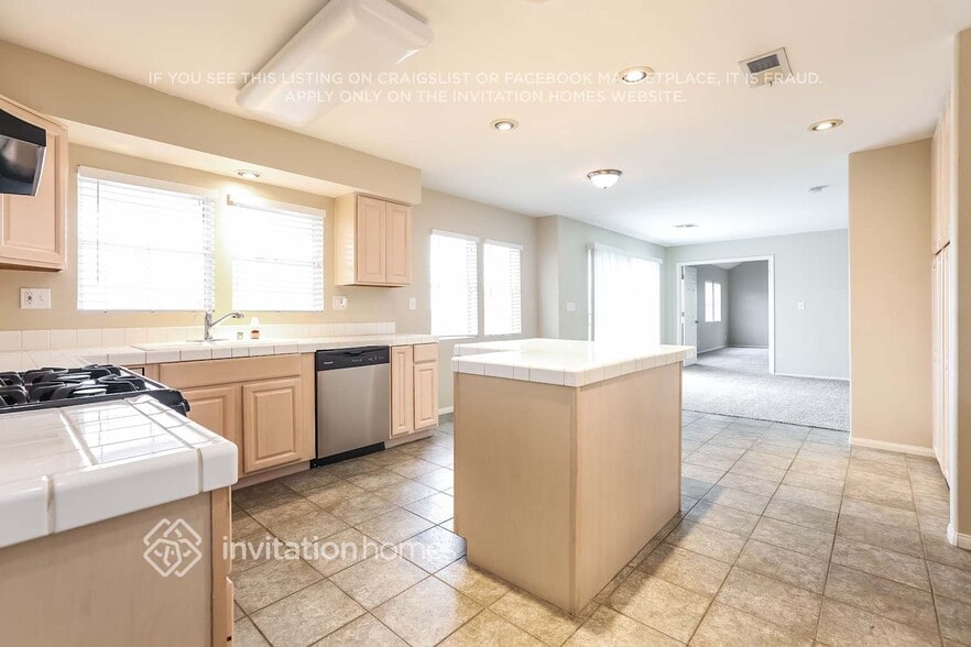 Building Photo - 9404 Wayside Dr