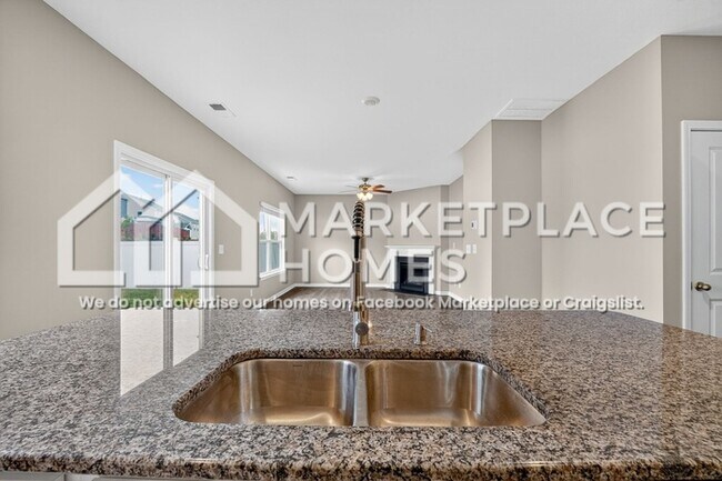 Building Photo - 559 Cliff St