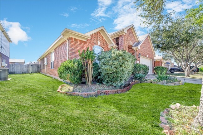 Building Photo - 16907 Great Oaks Glen Dr