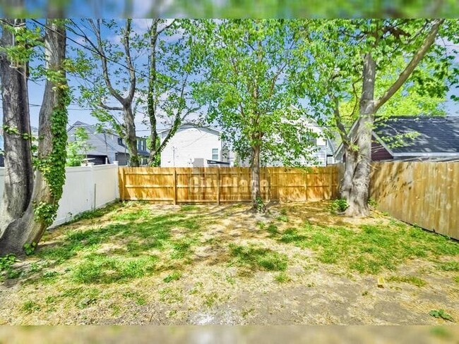 Building Photo - 614 Parkway Ave