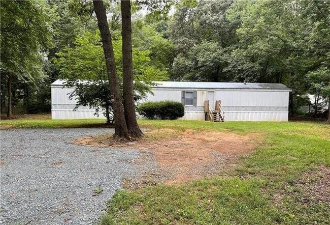 Building Photo - 3 Bedroom/2 Bathroom Home on 1 Acre of Land