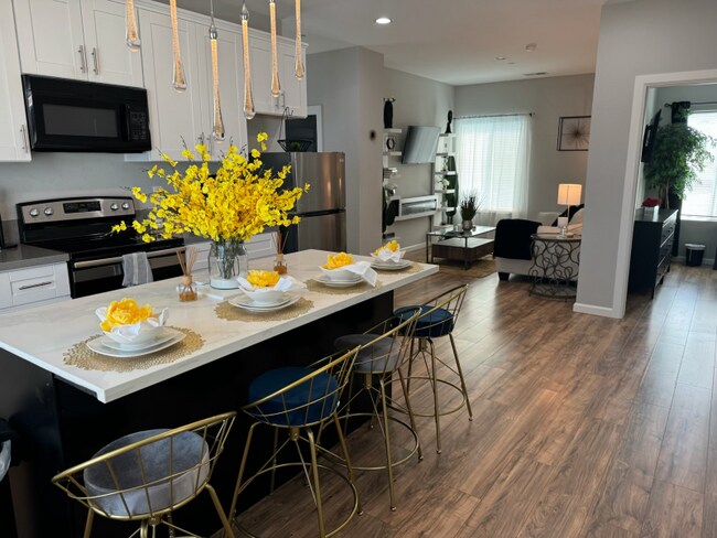 Building Photo - 532 Cesar E Chavez Pky