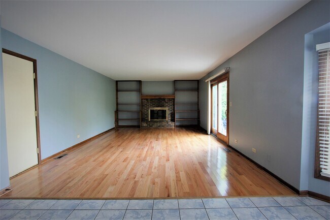 Building Photo - 1500 E Bailey Rd