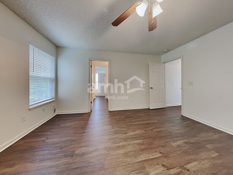 Building Photo - 325 Sunburst Way