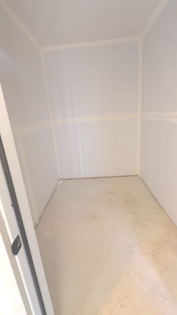 Building Photo - 2 bed 2 bath apartment (FIRST MONTH RENT F...