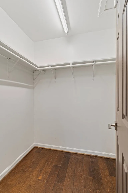 Building Photo - 723 Riverview Dr