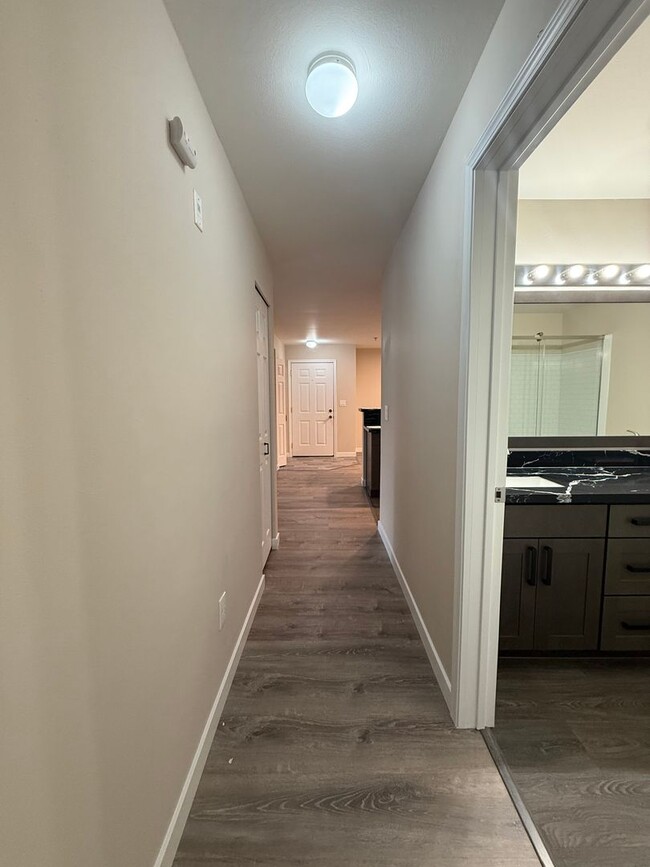 Building Photo - Move-In Ready! Renovated Modern 2BD/1BTH E...