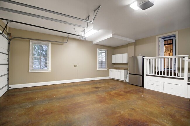 Building Photo - 612 Daggett St