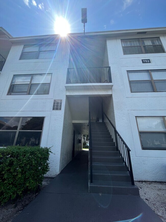 Building Photo - 752 Executive Center Dr