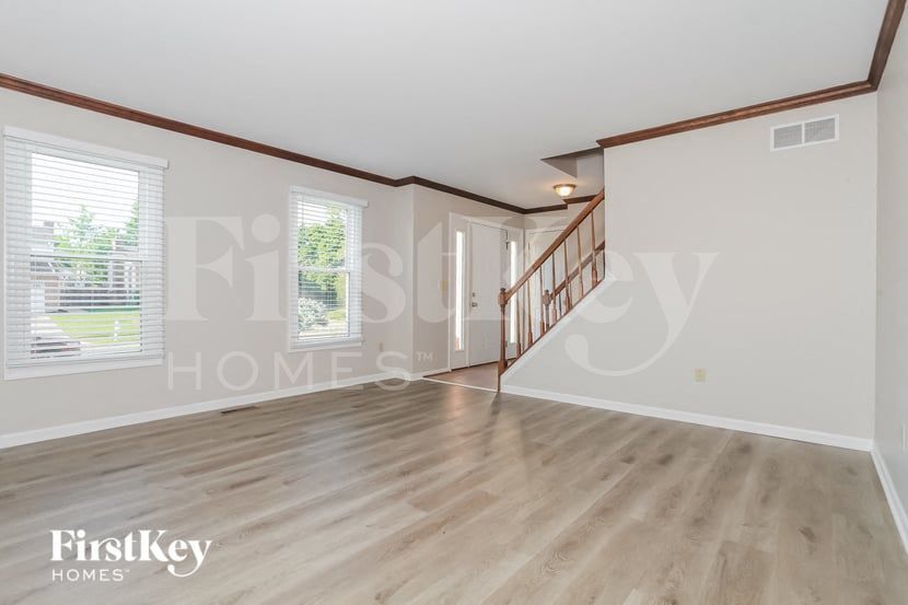 Building Photo - 8635 Coran Dr