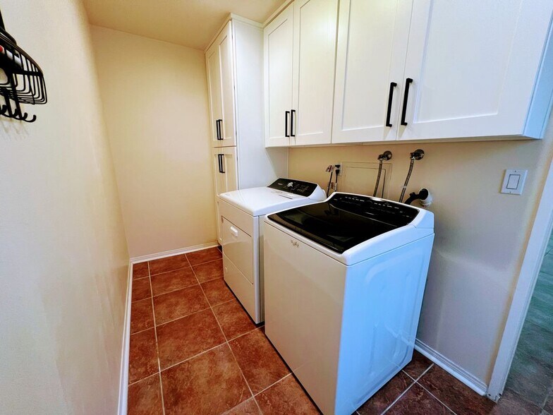 Building Photo - 5309 Lockhurst Dr